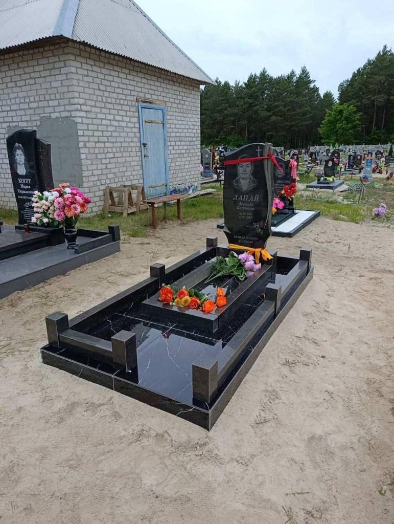 Благоустройство могилы тротуарной плиткой — работа 2