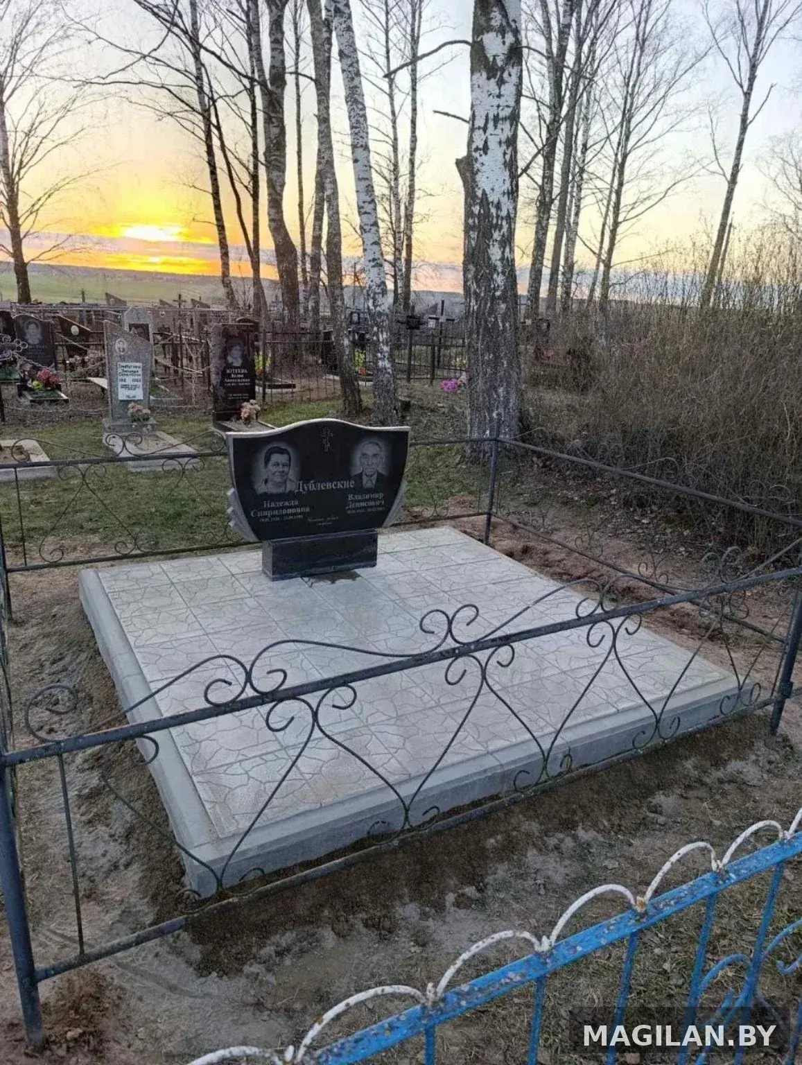 Двойной памятник и плиточное благоустройство участка в Толочинском районе